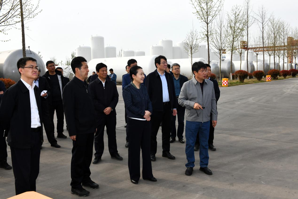 菏澤市委副書記、市長李春英蒞臨中杰特裝調(diào)研工業(yè)經(jīng)濟(jì)運(yùn)行情況